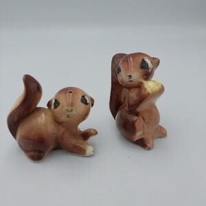 VINTAGE SQUIRREL HOLDING ACORNS SALT AND PEPPER SHAKERS JAPAN